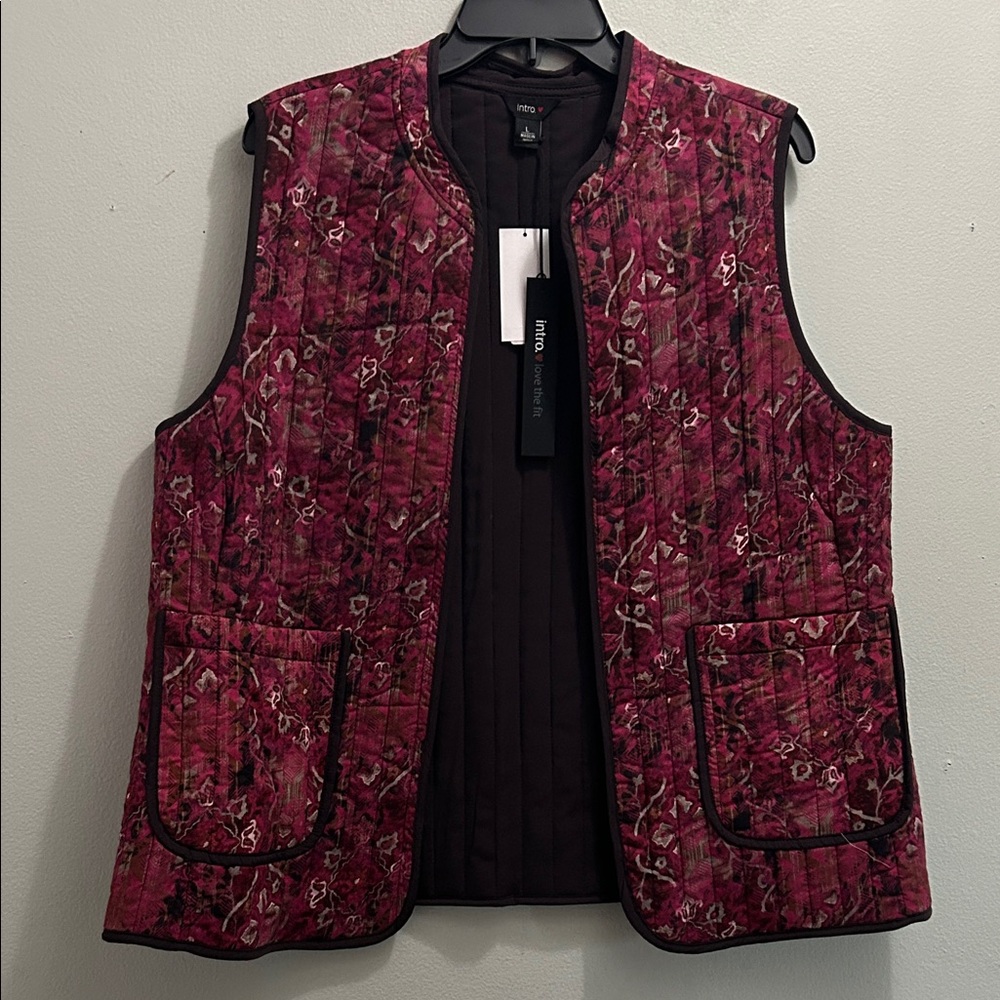 intro. Quilted Floral Burgundy Vest - Picture 1 of 6
